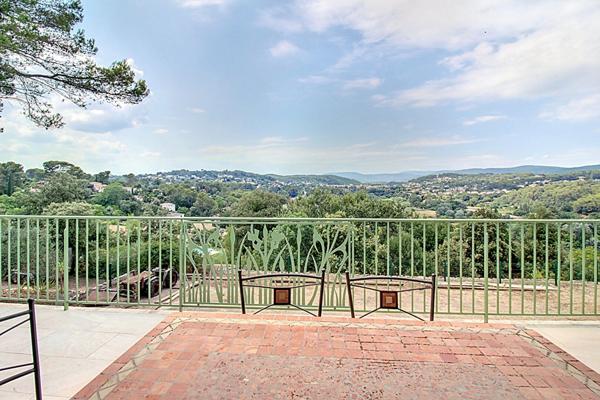 À VENDRE en EXCLUSIVITÉ à TRANS-EN-PROVENCE Maison en pierre 6 pièces 231 m² avec piscine