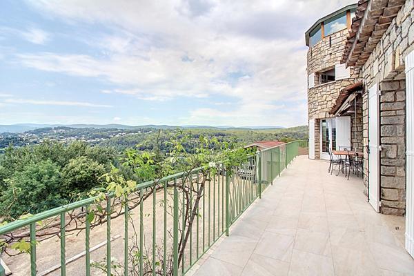 À VENDRE en EXCLUSIVITÉ à TRANS-EN-PROVENCE Maison en pierre 6 pièces 231 m² avec piscine