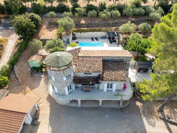 À VENDRE en EXCLUSIVITÉ à TRANS-EN-PROVENCE Maison en pierre 6 pièces 231 m² avec piscine