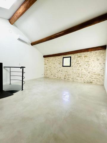 CUCURON, MDV 3 Chambres entièrement rénovée