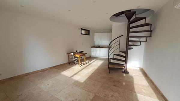 CUCURON, MDV 3 Chambres entièrement rénovée