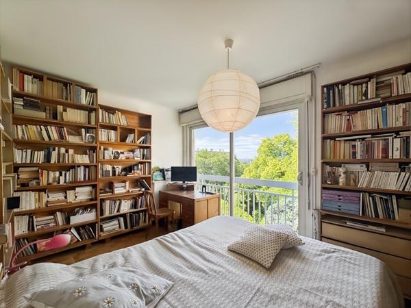 APPARTEMENT T4 AU CALME ABSOLU AVEC BALCON PROCHE CV HISTORIQUE