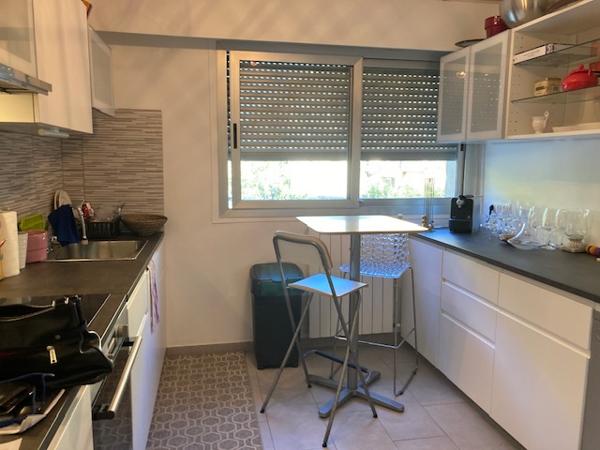 Grand T2 de 63 m² en rez de jardin avec place de parking, à Ste Anne