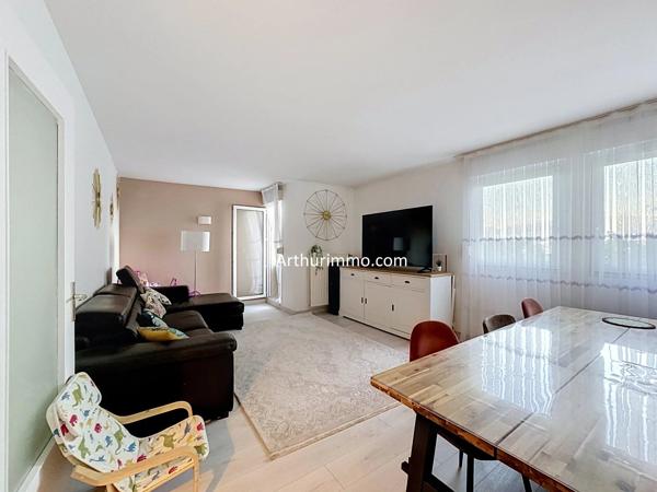 Vente                                                      Appartement
                        
                     3 pièces                      70 m2                     à Créteil