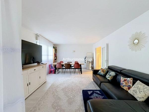 Vente                                                      Appartement
                        
                     3 pièces                      70 m2                     à Créteil
