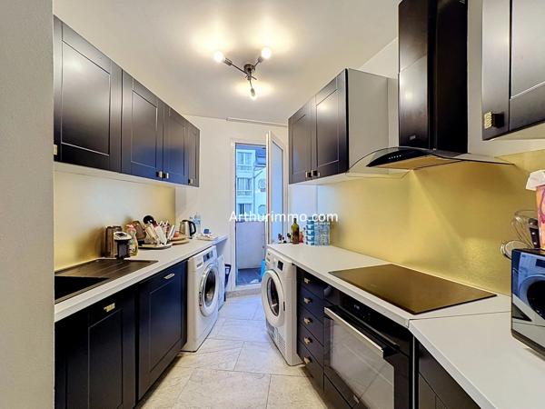 Vente                                                      Appartement
                        
                     3 pièces                      70 m2                     à Créteil