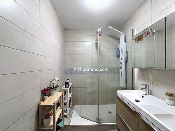 Vente                                                      Appartement
                        
                     3 pièces                      70 m2                     à Créteil