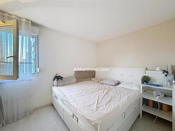 Vente                                                      Appartement
                        
                     3 pièces                      70 m2                     à Créteil