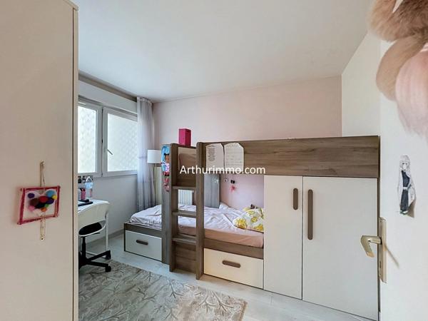 Vente                                                      Appartement
                        
                     3 pièces                      70 m2                     à Créteil