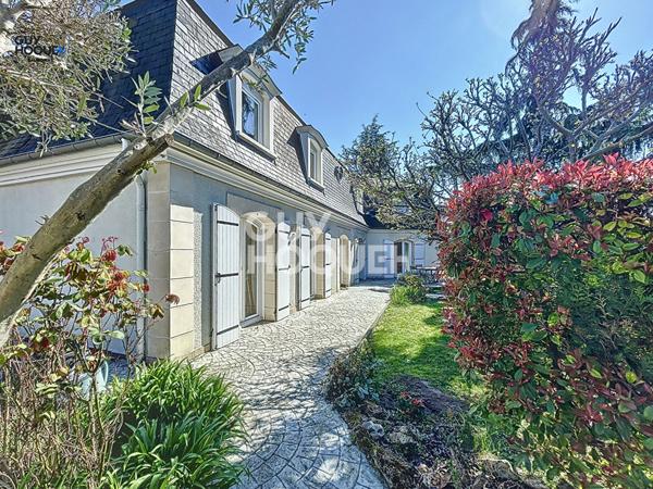 5 min Gare Ermont-Eaubonne: Maison MANSART de 186m² - 4/5chambres - Terrain de plus de 650m² proche écoles et commerces!