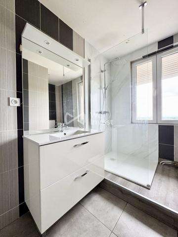 Maison de type 5 avec 4 chambres, 113 m² habitables, dépendances, terrain de 1563 m².