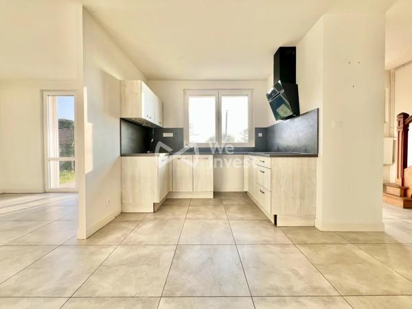 Maison de type 5 avec 4 chambres, 113 m² habitables, dépendances, terrain de 1563 m².