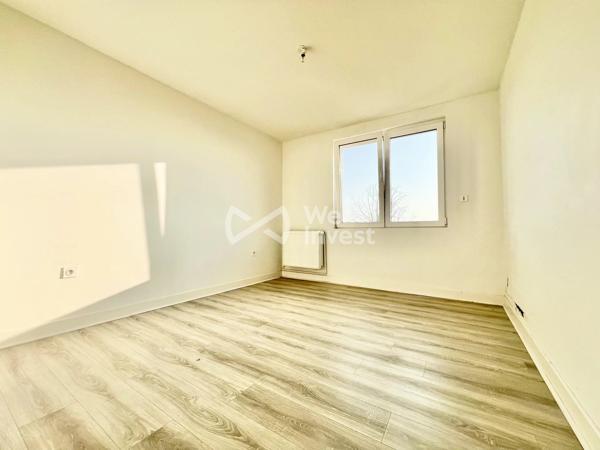 Maison de type 5 avec 4 chambres, 113 m² habitables, dépendances, terrain de 1563 m².