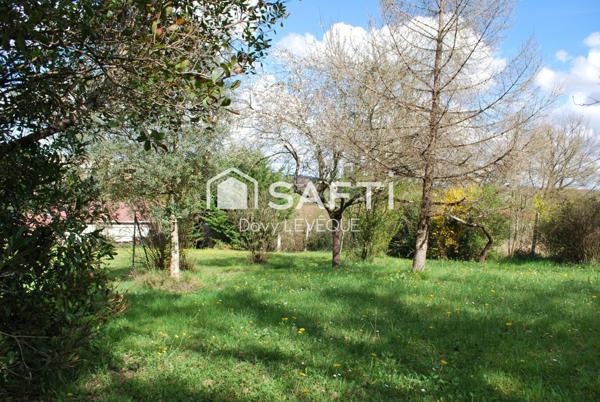 Maison de 210 m² environ sur 900 m² de jardin