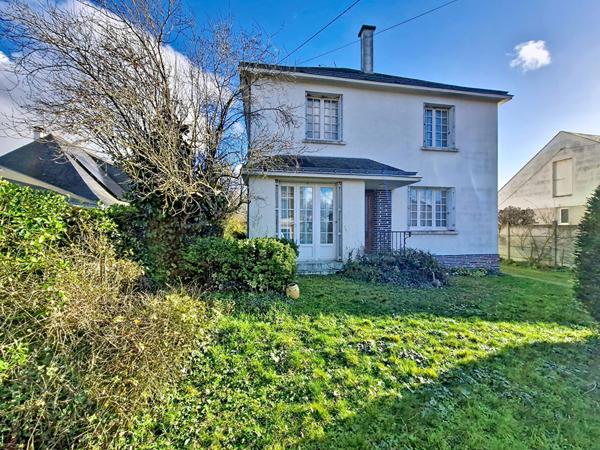Maison familiale située au coeur de Doue En Anjou .