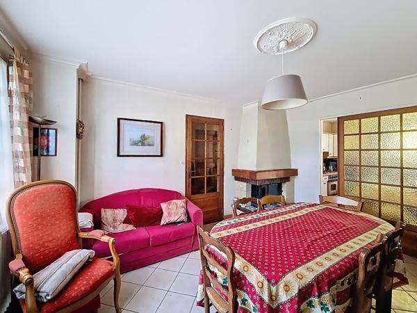 Maison familiale située au coeur de Doue En Anjou .