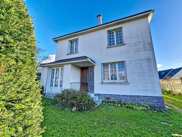 Maison familiale située au coeur de Doue En Anjou .