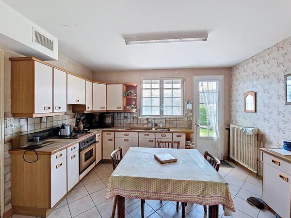 Maison familiale située au coeur de Doue En Anjou .