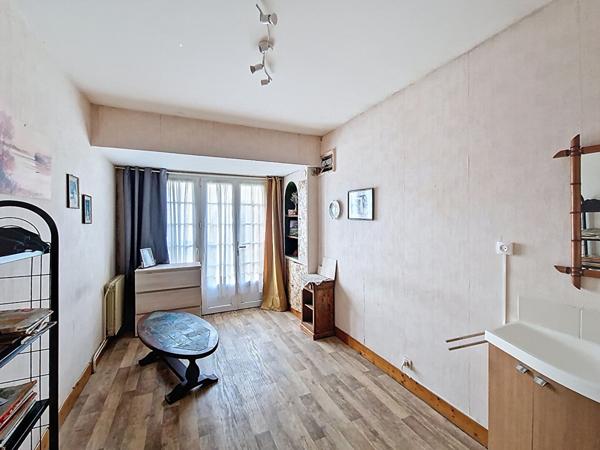 Maison familiale située au coeur de Doue En Anjou .