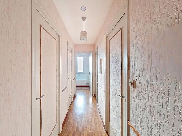 Maison familiale située au coeur de Doue En Anjou .