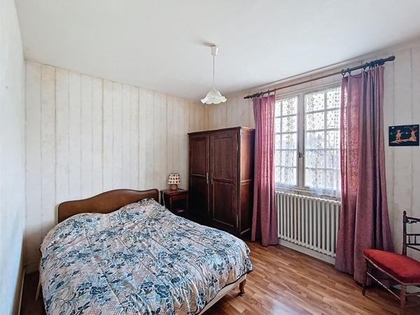 Maison familiale située au coeur de Doue En Anjou .