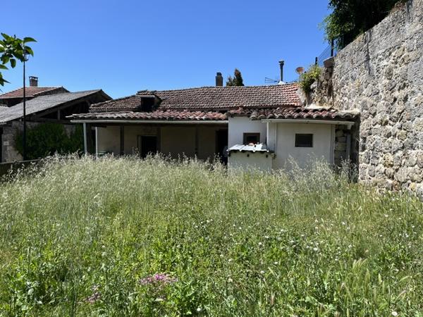 DANS VILLAGE PITTORESQUE PROCHE DE LAVARDAC