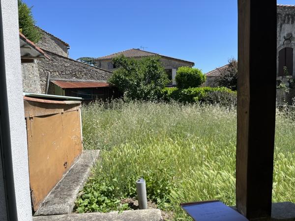 DANS VILLAGE PITTORESQUE PROCHE DE LAVARDAC