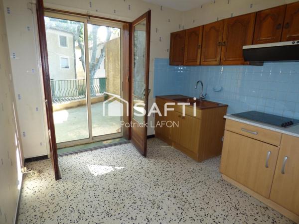 Maison avec grand garage et extérieurs