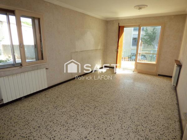 Maison avec grand garage et extérieurs