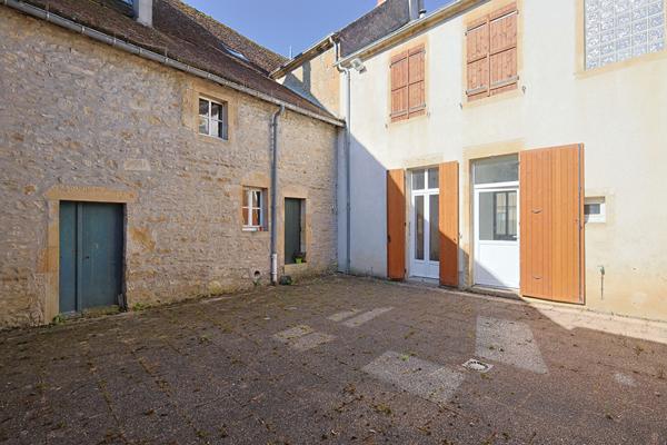 Maison Premery, 2 chambres, cour, dependance, proximite commerces, 2h30 PARIS, campagne, NIEVRE