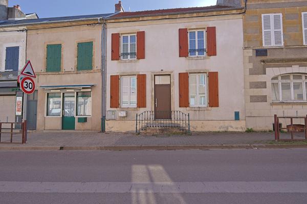 Maison Premery, 2 chambres, cour, dependance, proximite commerces, 2h30 PARIS, campagne, NIEVRE