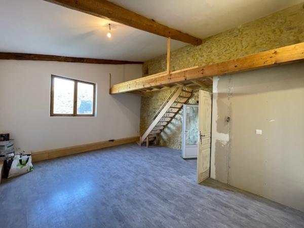 MAISON DE CAMPAGNE DE 265m2 SUR 9000m2 DE TERRAIN