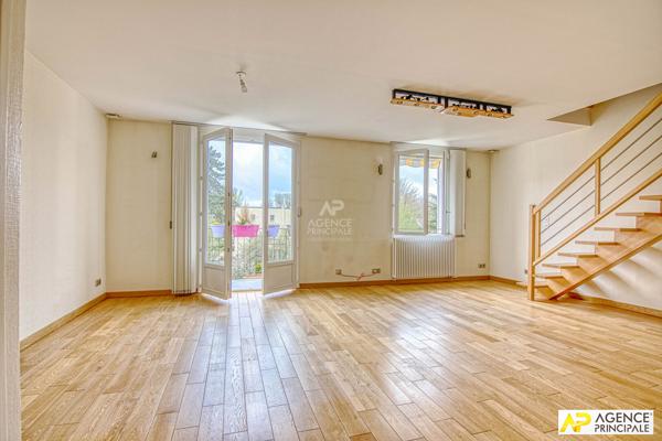 Versailles Ermitage Appartement duplex 4 pièces 105 m² au sol situé au 2ème et dernier étage avec cave, box et jardin collectif 640 000 € **  - Référence  28277