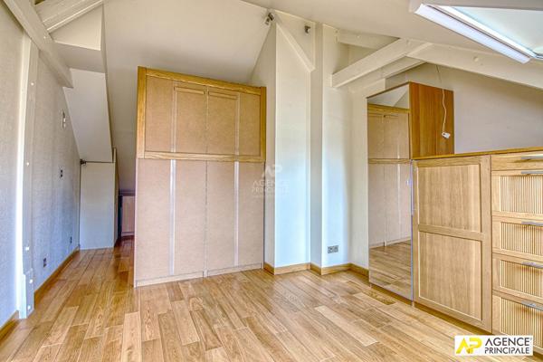 Versailles Ermitage Appartement duplex 4 pièces 105 m² au sol situé au 2ème et dernier étage avec cave, box et jardin collectif 640 000 € **  - Référence  28277