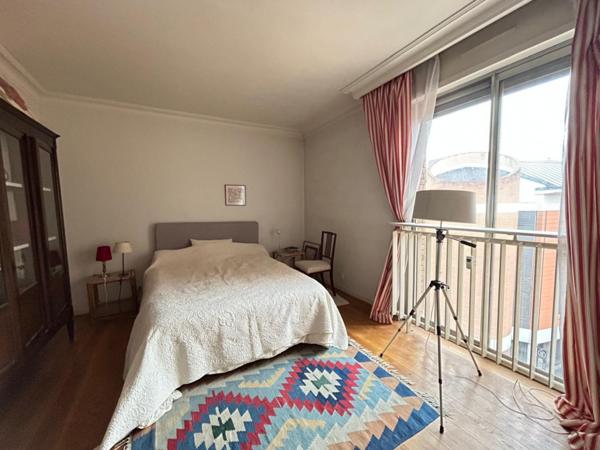 Toulouse centre,4iem étage, T2 de 68m2 lumineux en hyper centre. !