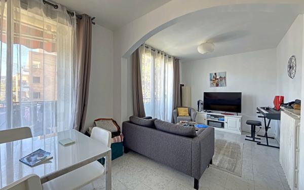 Appartement à vendre    4 pièces • 76,65 m2 Marseille 9