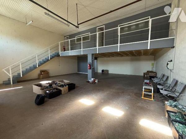 A VENDRE, Gironde, proche Bordeaux, PAREMPUYRE, proche centre, local professionnel avec bureaux...