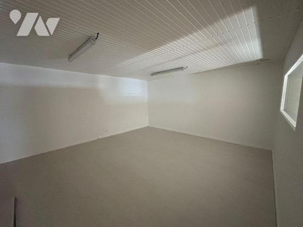 A VENDRE, Gironde, proche Bordeaux, PAREMPUYRE, proche centre, local professionnel avec bureaux...