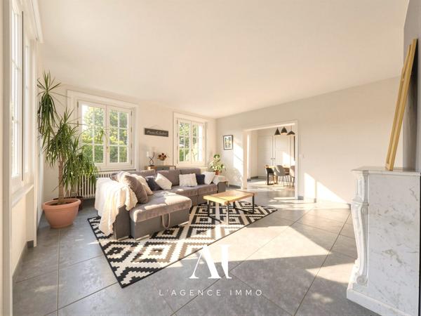 Maison Bourgeoise Individuelle T7 avec sous-sol intérement rénovée 01170 Gex