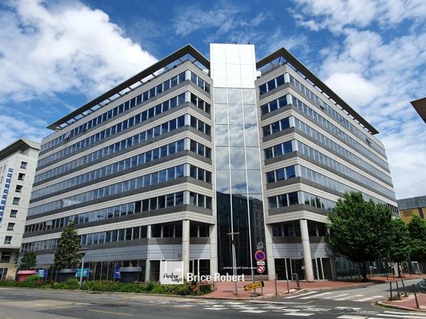 Location bureaux rénovés Lyon 3ème Part-Dieu proche transports et services