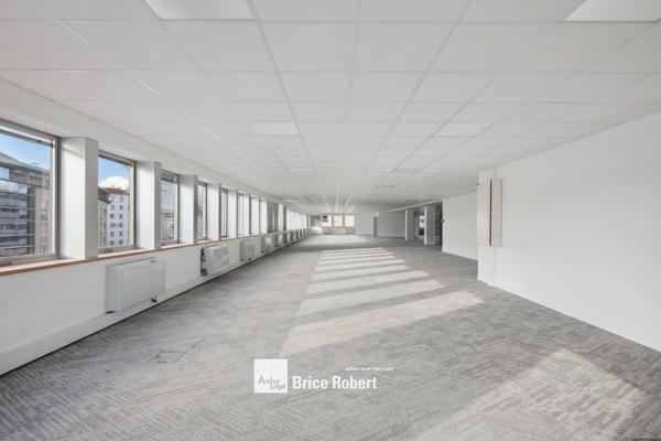 Location bureaux rénovés Lyon 3ème Part-Dieu proche transports et services
