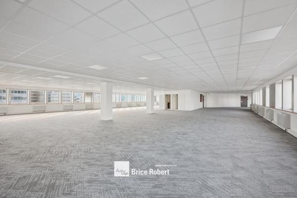 Location bureaux rénovés Lyon 3ème Part-Dieu proche transports et services