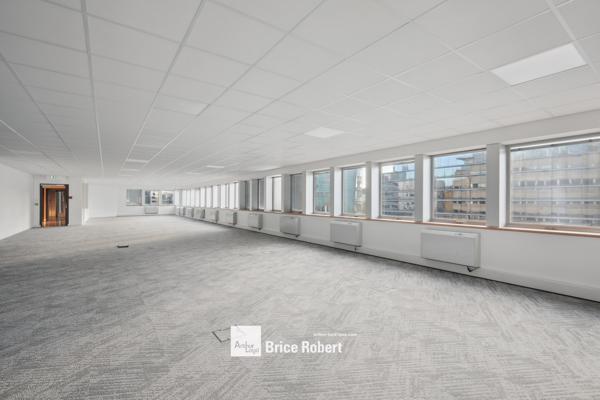 Location bureaux rénovés Lyon 3ème Part-Dieu proche transports et services