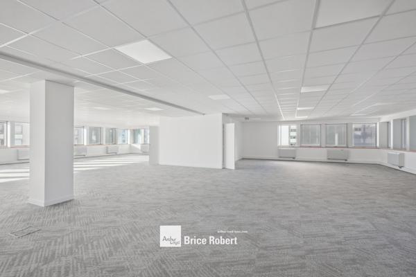 Location bureaux rénovés Lyon 3ème Part-Dieu proche transports et services