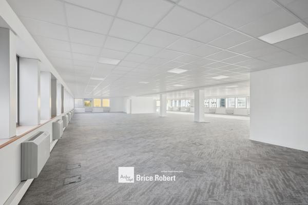Location bureaux rénovés Lyon 3ème Part-Dieu proche transports et services