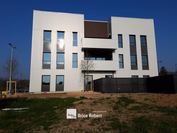 Bureaux à vendre ou à louer à Montluel - environnement verdoyant et accès facile