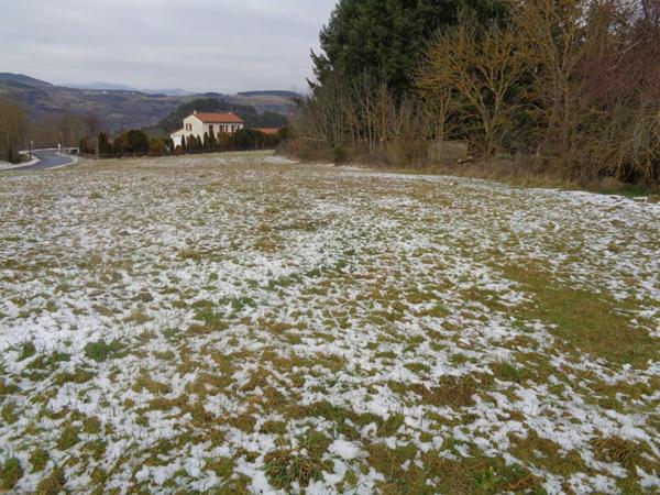 Sanssac L'Eglise(43), terrain constructible de 2.768 m2