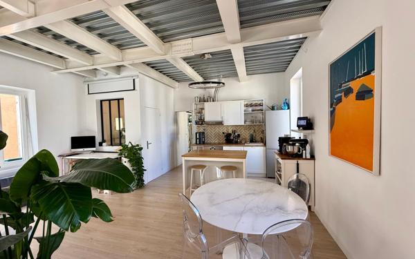 Appartement à vendre    2 pièces • 51 m2 Marseille 6