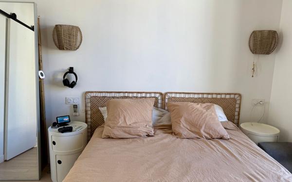 Appartement à vendre    2 pièces • 51 m2 Marseille 6