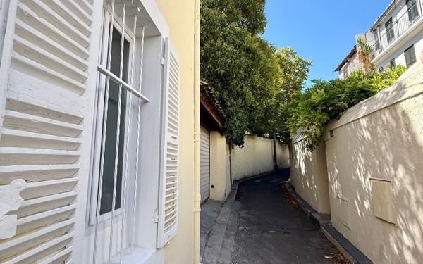 Appartement à vendre    2 pièces • 51 m2 Marseille 6